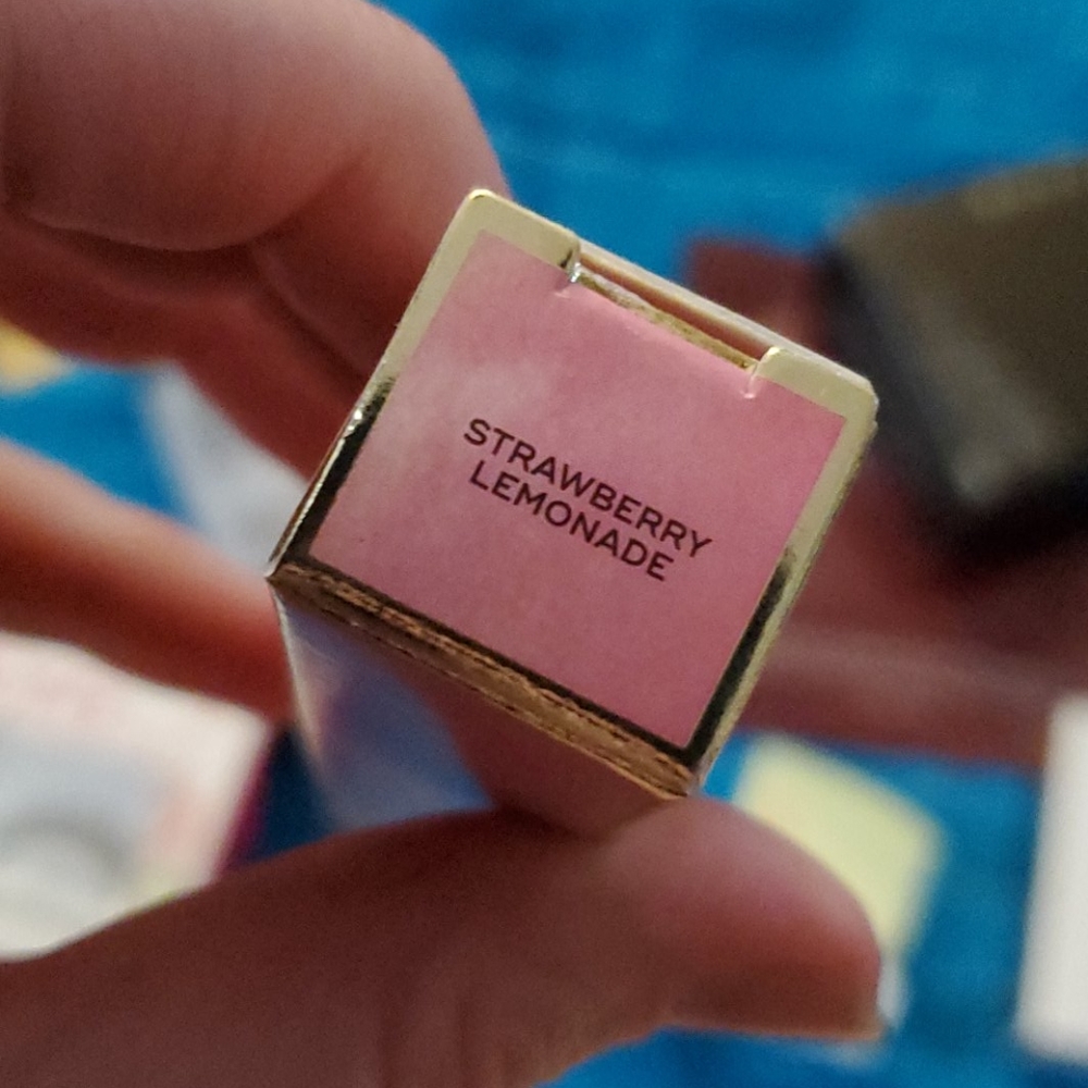 Beauty Bundle: Becca, Violet Voss, Leaders, Make - Picture 3 of 3